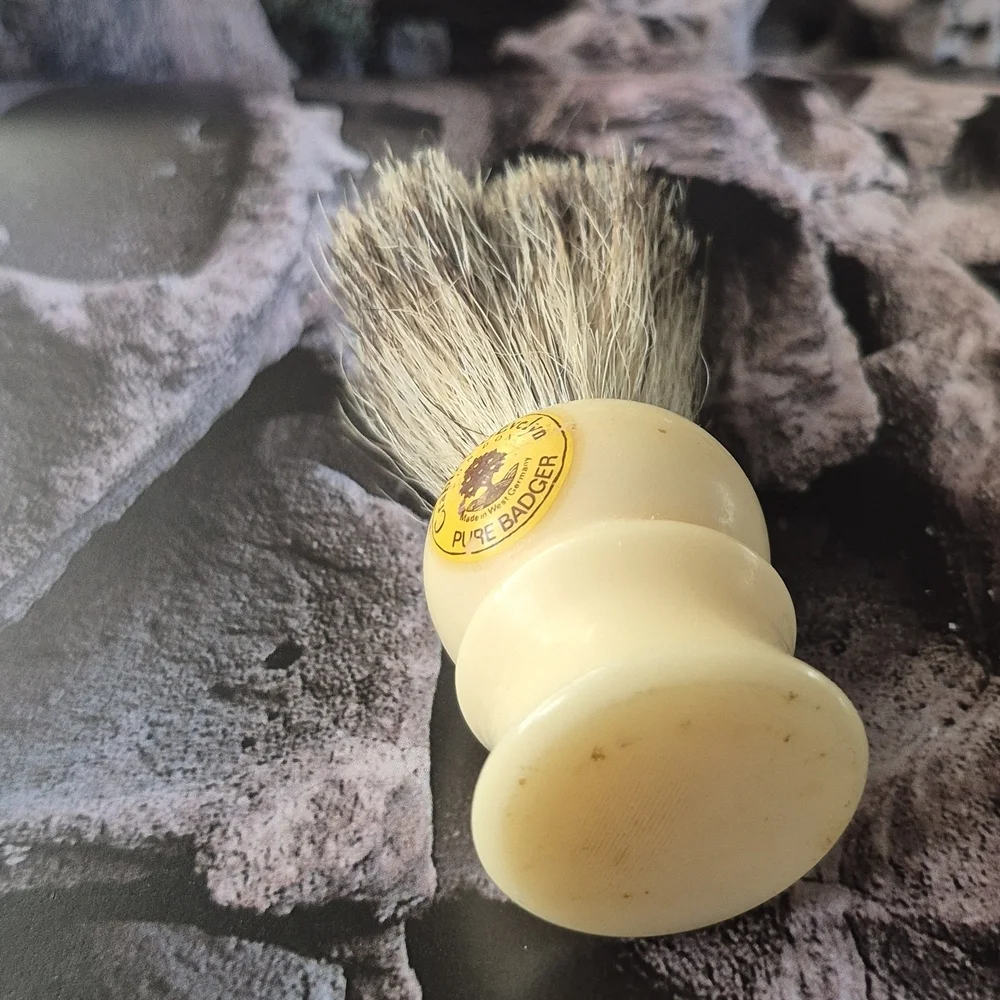 Crabtree & Evelyn Ivory Shaving Brush - Picture 4 of 5
